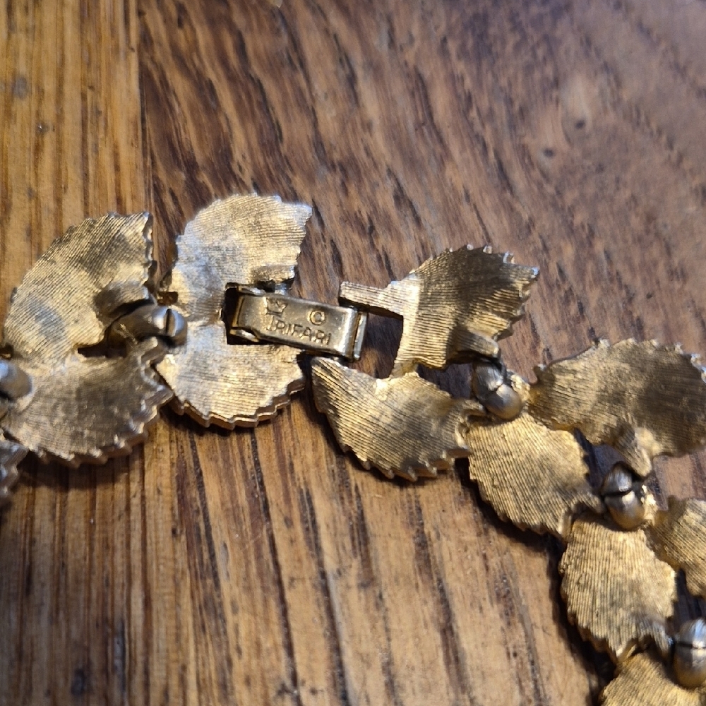 Trifari Gold and Pearl Leaf Jewelry Set - Picture 2 of 7